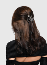 Load image into Gallery viewer, Silver metal claw clip in half do
